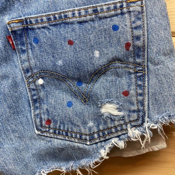 Levi's 501 Distressed Cut Off Shorts 32 - Picture 5 of 9